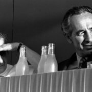 Shimon Peres junto a Golda Meir