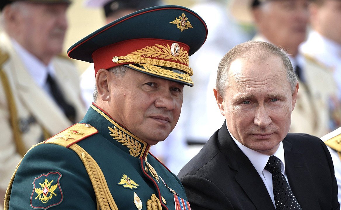 Putin junto a su ministro de Defensa Shoigu