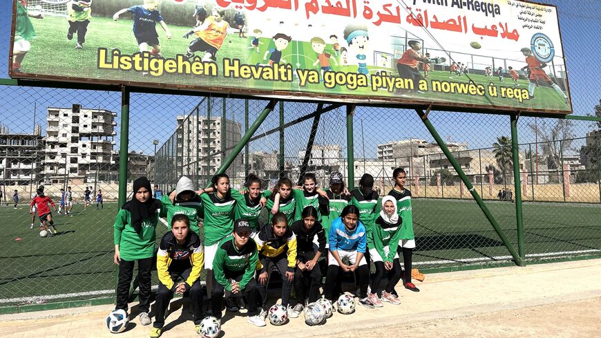 Niñas jugadoras de fútbol de Rakka, Siria