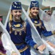 Tártaras de Crimea en su vestimenta tradicional en el festival Hıdırellez