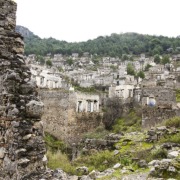 La ciudad fantasma de Kayaköy (Livisi) en el suroeste de Anatolia. El pueblo griego fue abandonado durante el intercambio de población de 1923.