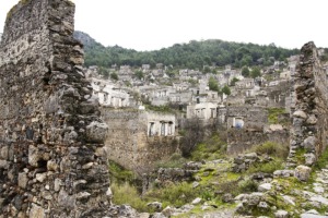 La ciudad fantasma de Kayaköy (Livisi) en el suroeste de Anatolia. El pueblo griego fue abandonado durante el intercambio de población de 1923.