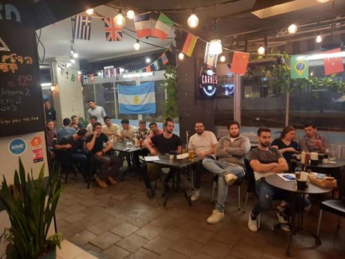 Clientes de Carnes mirando la final del mundial