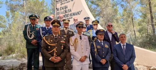 Representantes de las agregadurías militares y diplomáticos de las embajadas latinas.